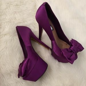H by Halston bow High Heels in great condition